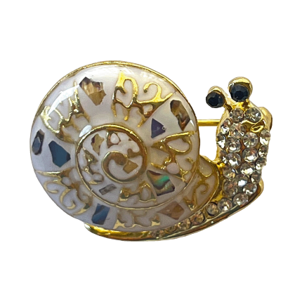 White mosaic snail brooch with gold filigree and crystals – Divalya
